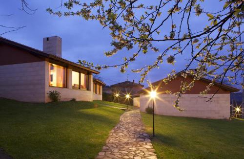 Cajide House | Elegant Stay at La Corte de Lugás - Pet Friendly & Rated 9.1