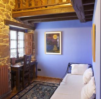 Cajide House | Elegant Stay at La Corte de Lugás - Pet Friendly & Rated 9.1