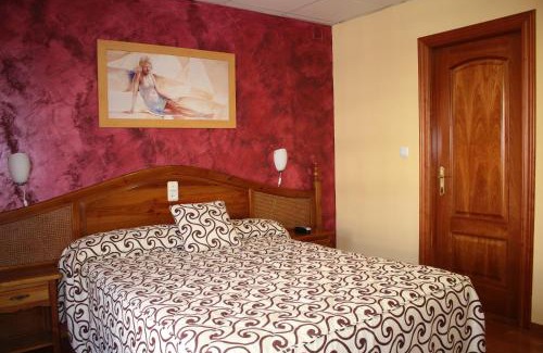 Albolote Hotel | Budget-Friendly Stay at Hotel La Curva with Breakfast & Access