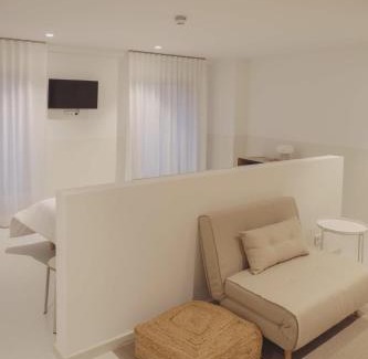 Tarazona Hotel | Cozy Hotel La Fonda B&B: Pet & Child Friendly Escape