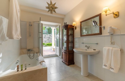 Ronda Hotel | Discover Hotel La Fuente de la Higuera - Rated 9.8/10!