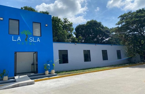 Cunduacan Hotel | Discover Hotel La Isla: Pet-Friendly with Breakfast Included
