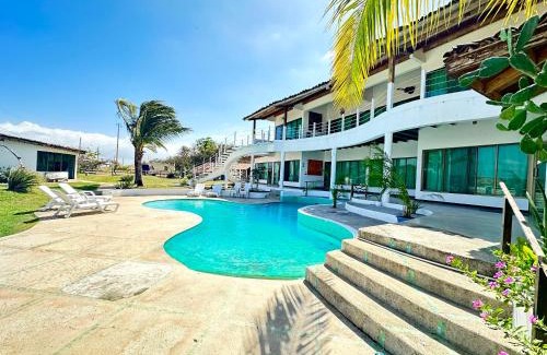 Las Tablas Hotel | Beachside Hotel La Luna: Family-Friendly with Ocean Views