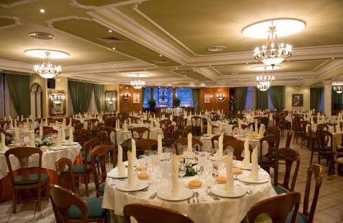 Alameda de la Sagra Hotel | Pet-Friendly Retreat at Hotel La Maruxiña with Breakfast Included