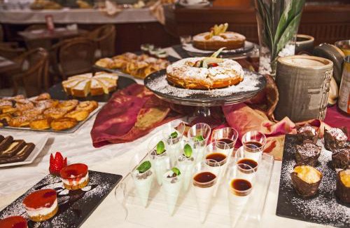 Pisa City Centre Hotel | Eco-Friendly Hotel La Pace with Delicious Breakfast & Hot Tub