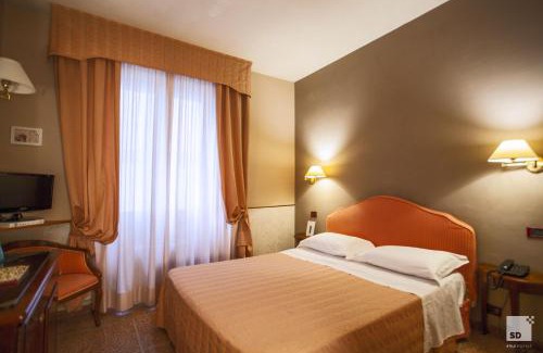 Pisa City Centre Hotel | Eco-Friendly Hotel La Pace with Delicious Breakfast & Hot Tub
