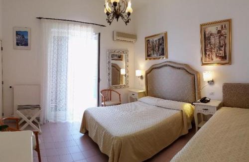 Praiano Hotel | Experience Hotel La Perla: Restaurant & 8.5/10 Guest Review