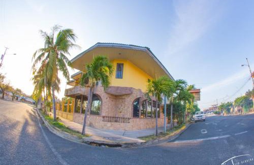 Puntarenas Hotel | Cozy Hotel La Punta with Pool and Ocean View Access