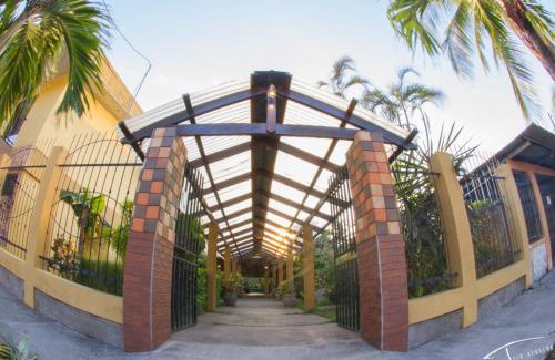 Puntarenas Hotel | Cozy Hotel La Punta with Pool and Ocean View Access