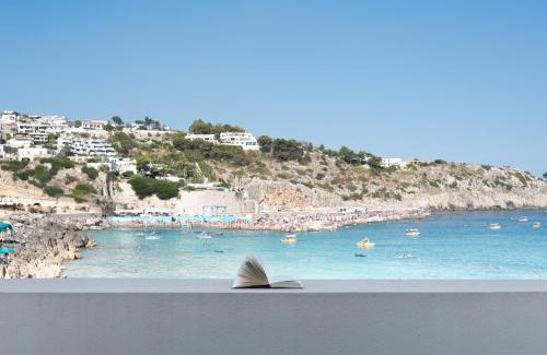 Castro Marina Hotel | Discover Hotel La Roccia: Oceanfront Retreat with Hot Tub