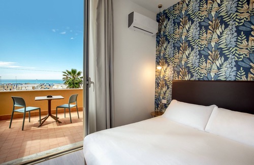 Quartiere XXXIII Lido di Ostia Ponente Hotel | Relax at Hotel La Scaletta with Ocean Views & Spa Access