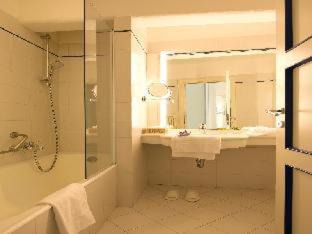 Sauze d'Oulx Hotel | Discover Hotel la Torre: A 4-Star Retreat with Spa & Pool