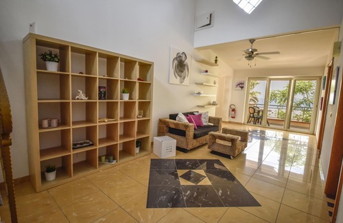 Fabrizio Hotel | Explore Hotel La Villa: Ocean Views & Poolside Relaxation