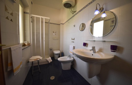 Fabrizio Hotel | Explore Hotel La Villa: Ocean Views & Poolside Relaxation