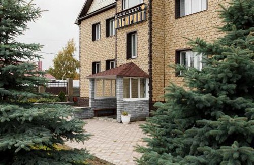 Gorokhovets Hotel | Discover Hotel Labirint: Family-Friendly with Hot Tub