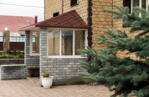 Gorokhovets Hotel | Discover Hotel Labirint: Family-Friendly with Hot Tub