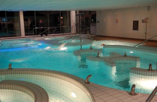 Saint-Francois-Longchamp Hotel | Discover Hotel Lac Bleu 1650: Ideal for Families & Pets