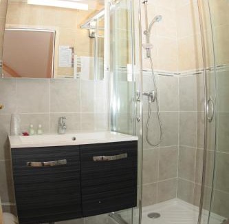 Saint-Francois-Longchamp Hotel | Discover Hotel Lac Bleu 1650: Ideal for Families & Pets