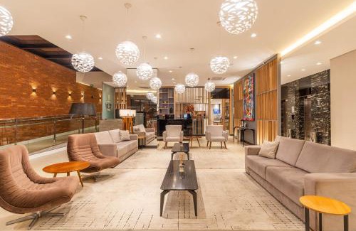 Cidade Alta Hotel | Pet-Friendly Hotel Laghetto Estação with Hot Tub & Dining
