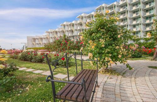 Albena Hotel | Discover Hotel Laguna Mare: Beachfront Retreat with Pool