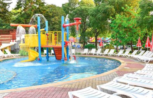 Albena Hotel | Discover Hotel Laguna Mare: Beachfront Retreat with Pool
