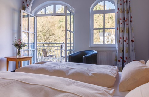 Weilburg Hotel | Relax at Hotel Lahnschleife: Pool, Spa & 4-Star Comfort