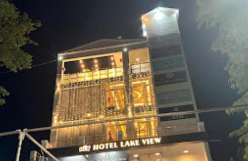 Chhatarpur Hotel | Top-Rated Hotel Lake View in Chhatarpur with Breakfast