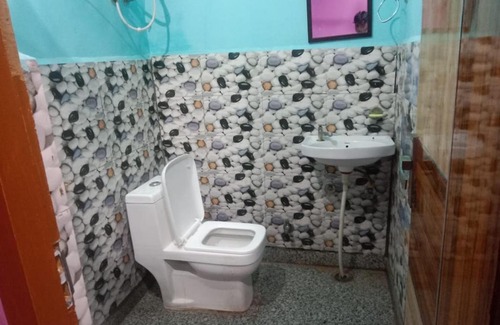 Kasganj Hotel | Discover Hotel Lakhdatar: Family-Friendly Stay with Breakfast