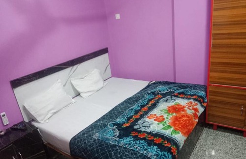 Kasganj Hotel | Discover Hotel Lakhdatar: Family-Friendly Stay with Breakfast