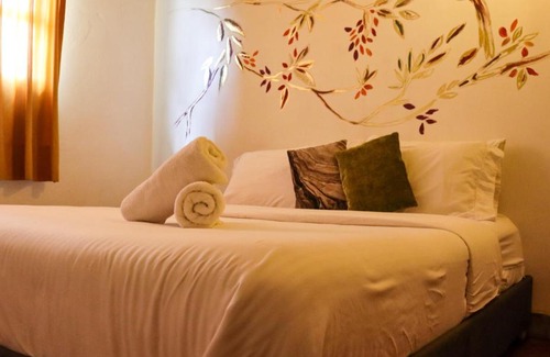 Suesca Hotel | Pet-Friendly Hotel Lancers with Breakfast & Hot Tub Access