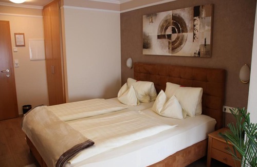 Leibnitz Hotel | Pet-Friendly Hotel Lang: Rated 9/10 with Breakfast Included
