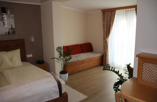 Leibnitz Hotel | Pet-Friendly Hotel Lang: Rated 9/10 with Breakfast Included