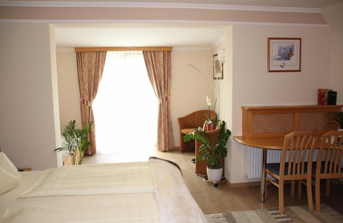 Leibnitz Hotel | Pet-Friendly Hotel Lang: Rated 9/10 with Breakfast Included