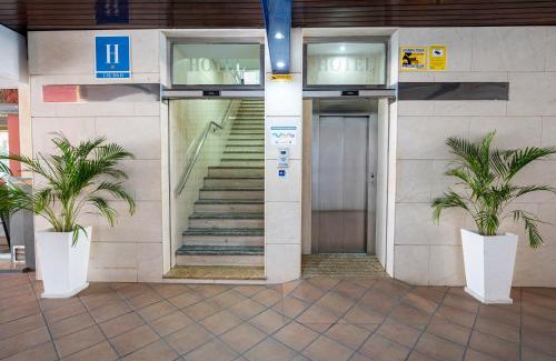 Explanada de la Estacion Hotel | Kid-Friendly Retreat at Hotel Las Américas - Guest Rated 8.1