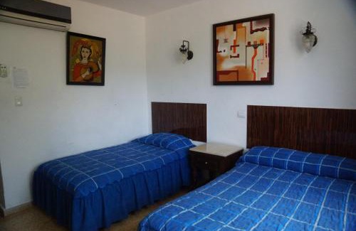 Centro Hotel | Welcoming Hotel Las Dalias Inn: Pool and Breakfast Included