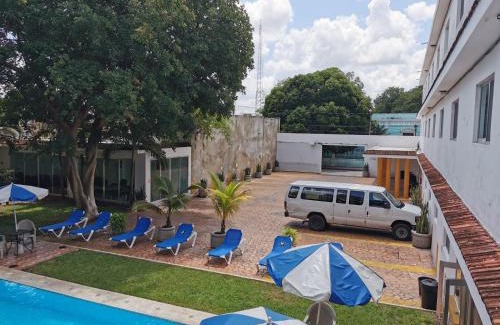 Centro Hotel | Welcoming Hotel Las Dalias Inn: Pool and Breakfast Included