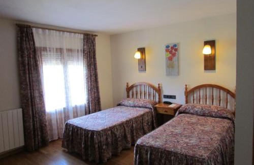 Linas de Broto Hotel | Pet-Friendly Hotel Las Nieves with Top Guest Ratings