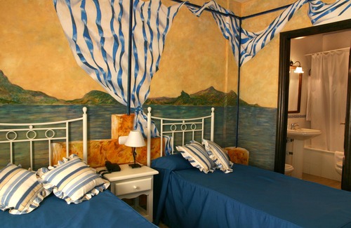 Priego de Cordoba Hotel | Inviting Hotel Las Rosas: Spa & Family-Friendly Amenities