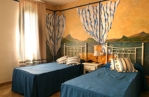 Priego de Cordoba Hotel | Inviting Hotel Las Rosas: Spa & Family-Friendly Amenities