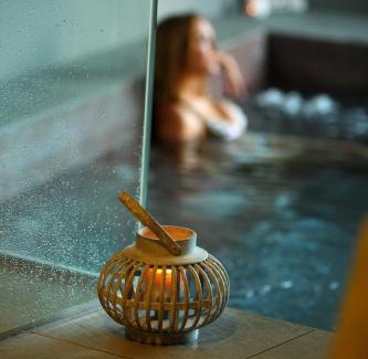 Covas Hotel | Relax at Hotel Las Sirenas: Pool, Hot Tub & Breakfast Included