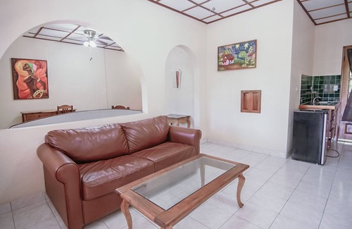 Quepos Hotel | Relax at Hotel Las Tres Banderas with Pool & Ocean Views