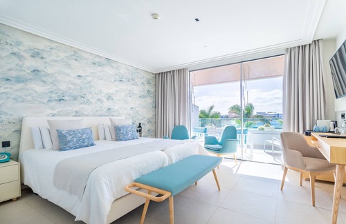 Matagorda Hotel | Elegant Hotel Lava Beach: Guest Rated 9.8 with Spa & Pool