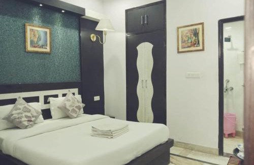 Taj Ganj Hotel | Relaxing Stay at Hotel Laxman Resort with Spa and Dining