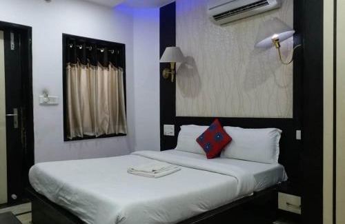 Taj Ganj Hotel | Relaxing Stay at Hotel Laxman Resort with Spa and Dining