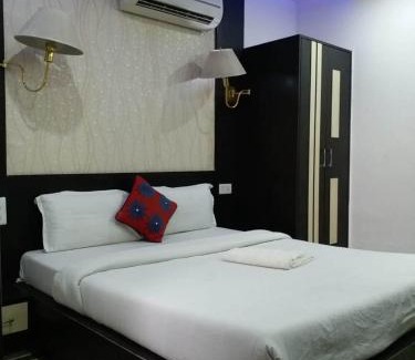 Taj Ganj Hotel | Relaxing Stay at Hotel Laxman Resort with Spa and Dining