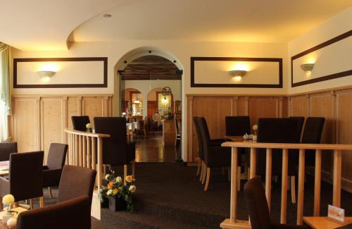 Limbach-Oberfrohna Hotel | Discover Hotel Lay-Haus: Pet-Friendly Retreat with Breakfast