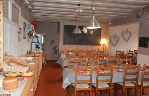 La Feclaz Hotel | Discover Hotel Le Central: Pet-Friendly with Family Amenities