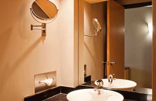 Ville-Marie Hotel | Top-Rated Hotel Le Dauphin in Montreal with Unique Amenities