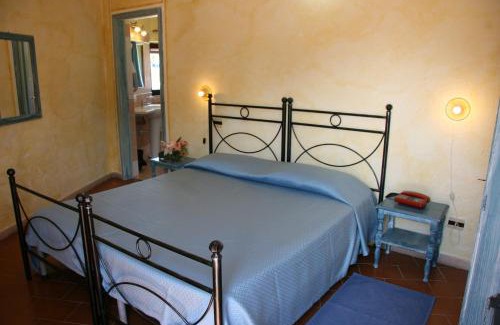 Porto Pollo Hotel | Discover Hotel Le Dune: Oceanfront Retreat with Dining