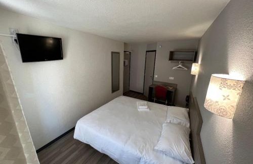 Figeac Hotel | Budget-Friendly Hotel Le Foireail with Pet-Friendly Options